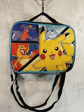 Pokémon Pikachu Lunch Bag with Charizard & Friends - Yellow/Blue